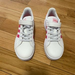 Brand New Adidas Girls Grand Court Sneakers
